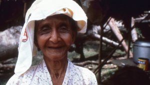 Delightful elder woman with the most gorgeous smile :)